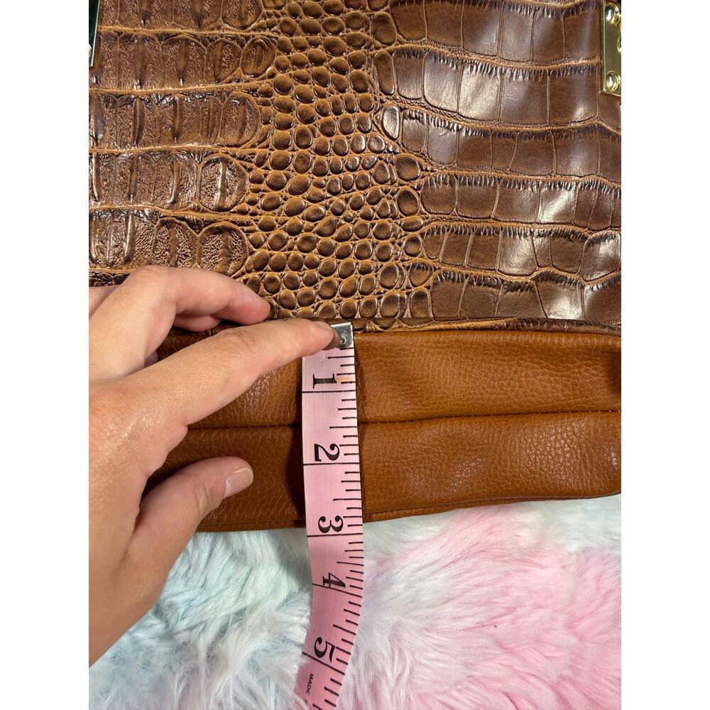 NWOT Brown Croc Embossed Crossbody Bag Gold Hardware Adjustable Strap - Picture 12 of 16